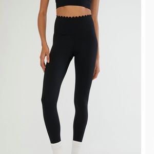 IVL black scalloped leggings